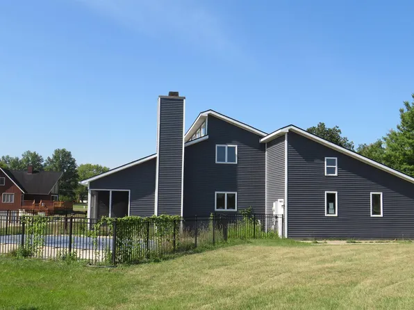 4 Lakeview Ct, Hartford City, IN 47348