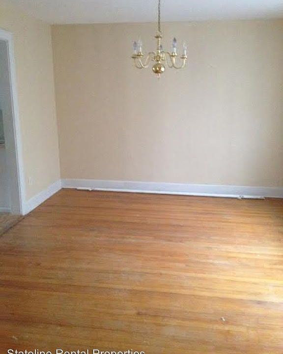 2nd image of 1842 Clinton St