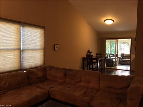 3rd image of 2038 Applewood Ct