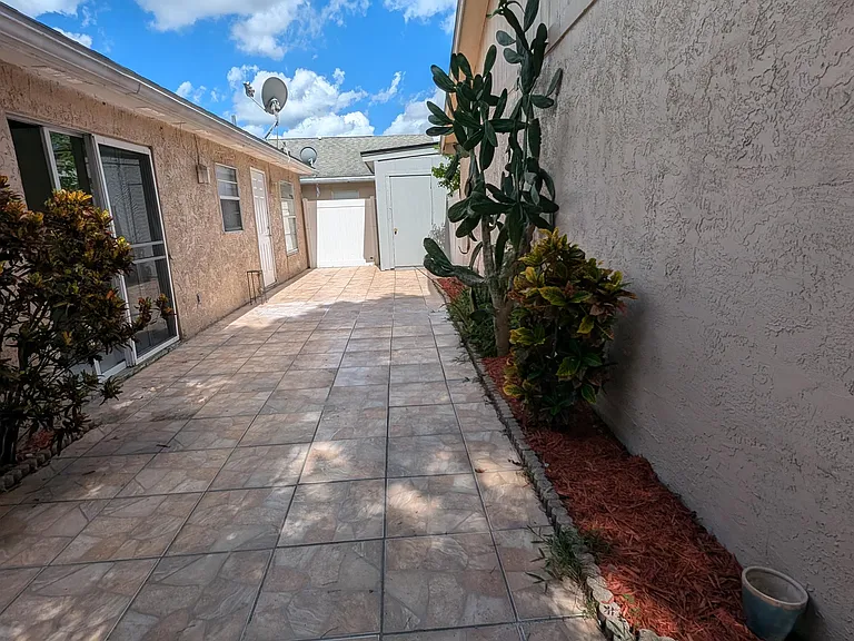 404 San Gabriel St — Photo 11