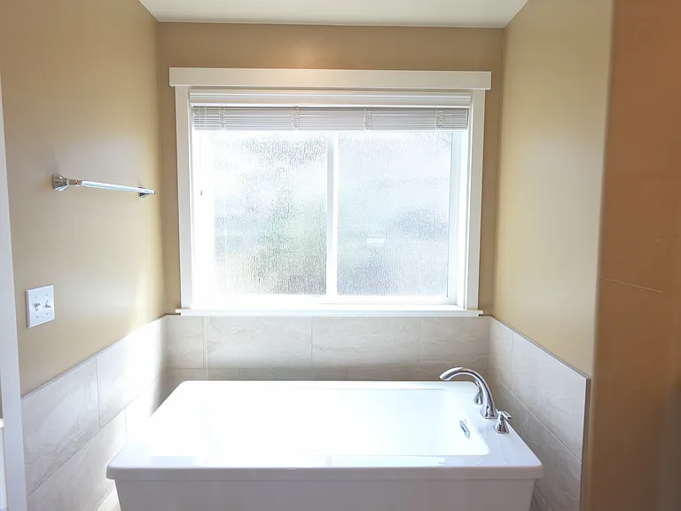 3438 NE Marion Ln — Photo 24
