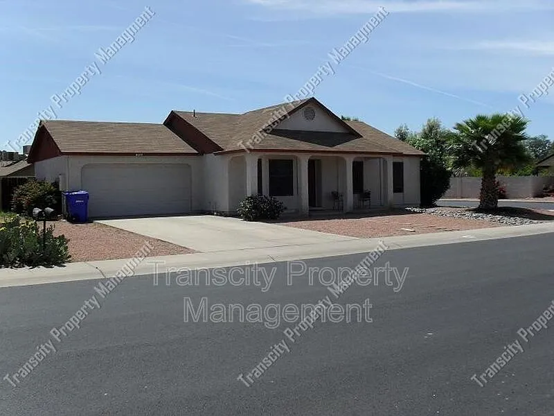 3 bed, 2.0 bath, 1163 sqft, $2,150 — Photo 1