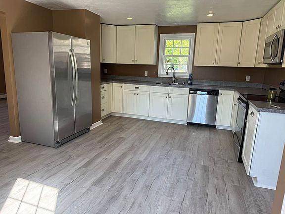3rd image of 202 Coolidge Ave