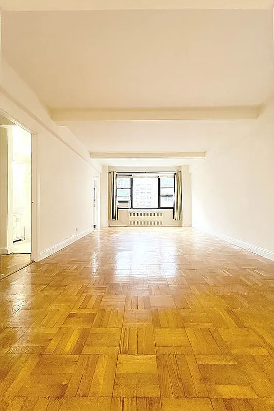 30 E 37th St APT 8G photo 1