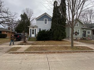 1127 Waugoo Ave, Oshkosh, WI 54901