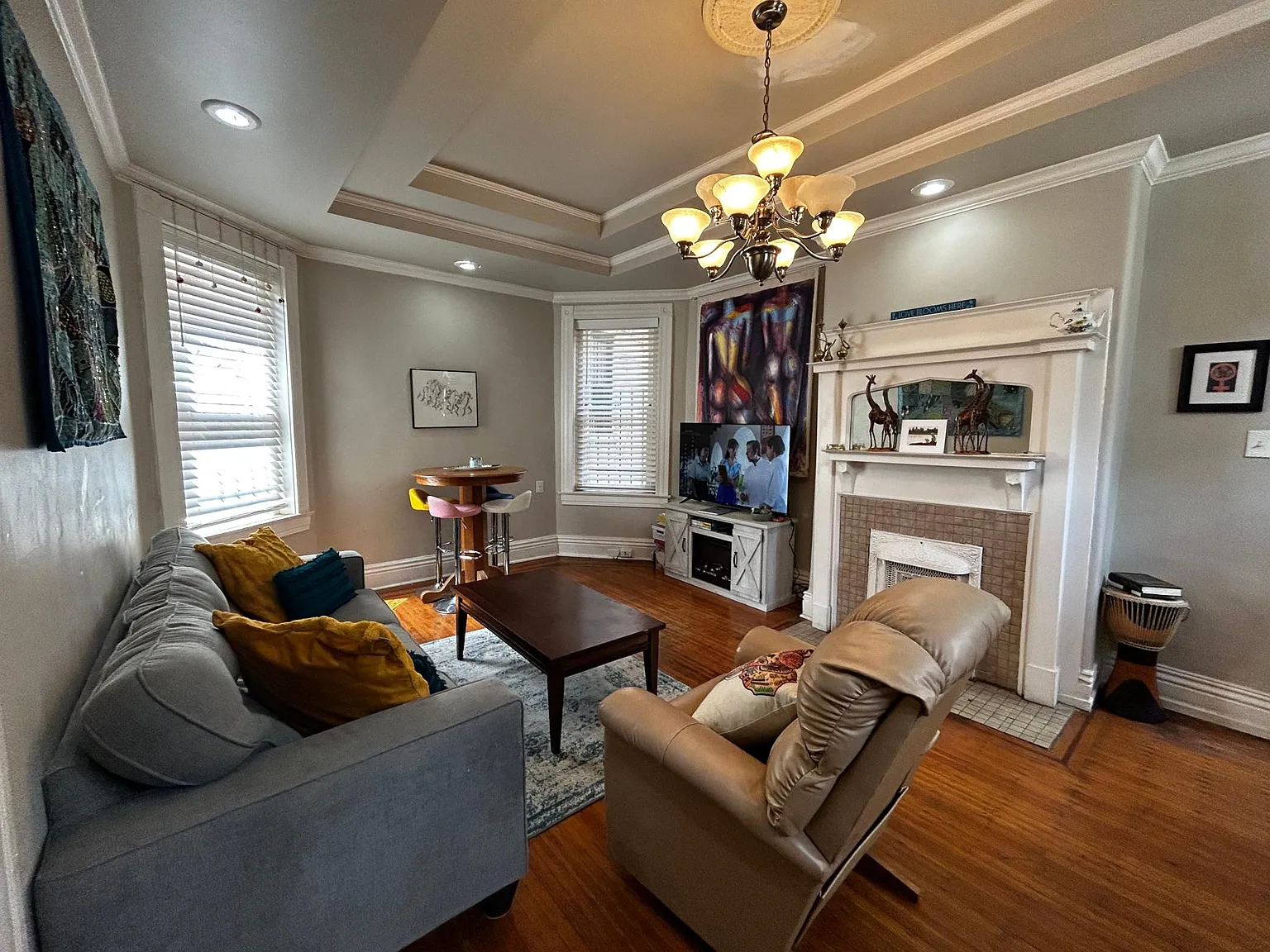 519 W Hill St — Photo 2