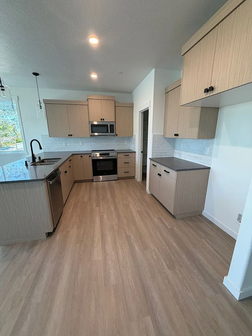 Reduced Rent! New Construction Condo Now $2,400/mo!! — Photo 4