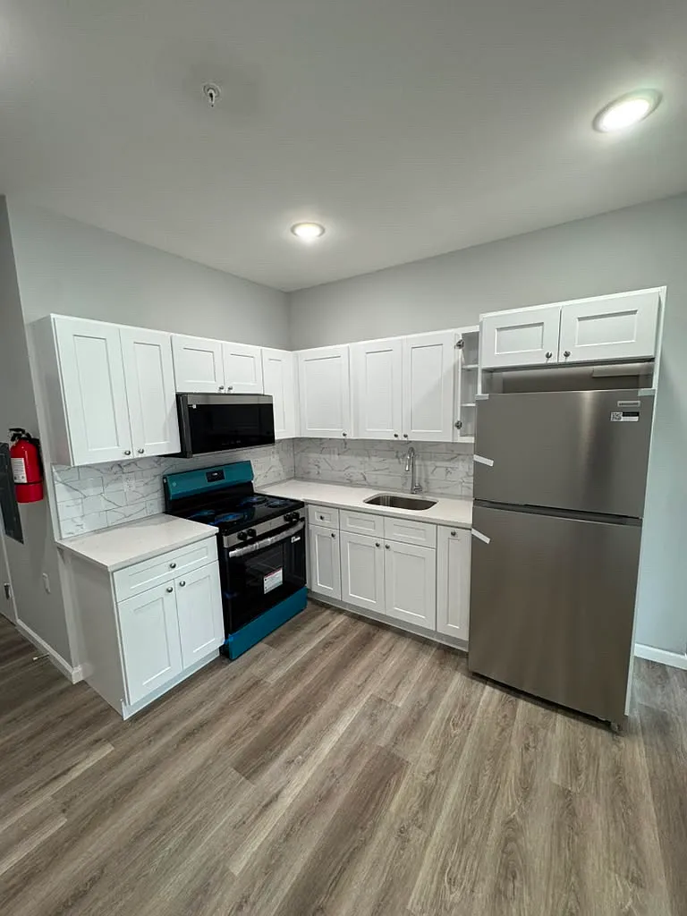 4 bed, $2,545 — Photo 2