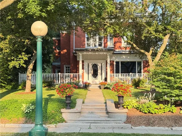 42 Lansdowne Rd N, Cambridge, ON N1S 2S9