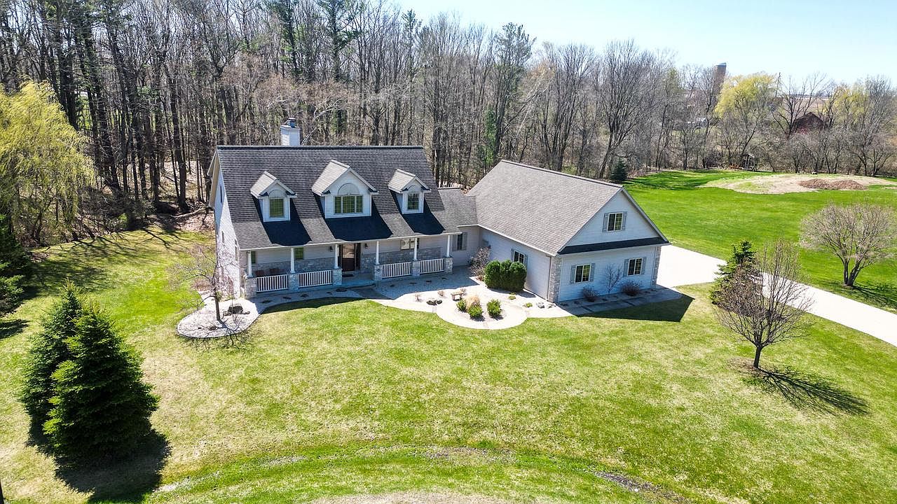 1300 Westbury COURT, Manitowoc, WI 54220 | Zillow