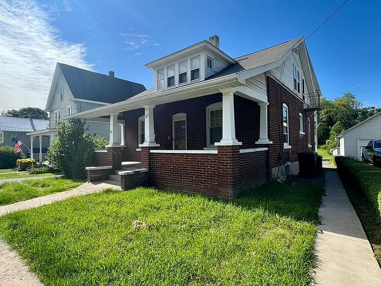387 E Howard St — Photo 3