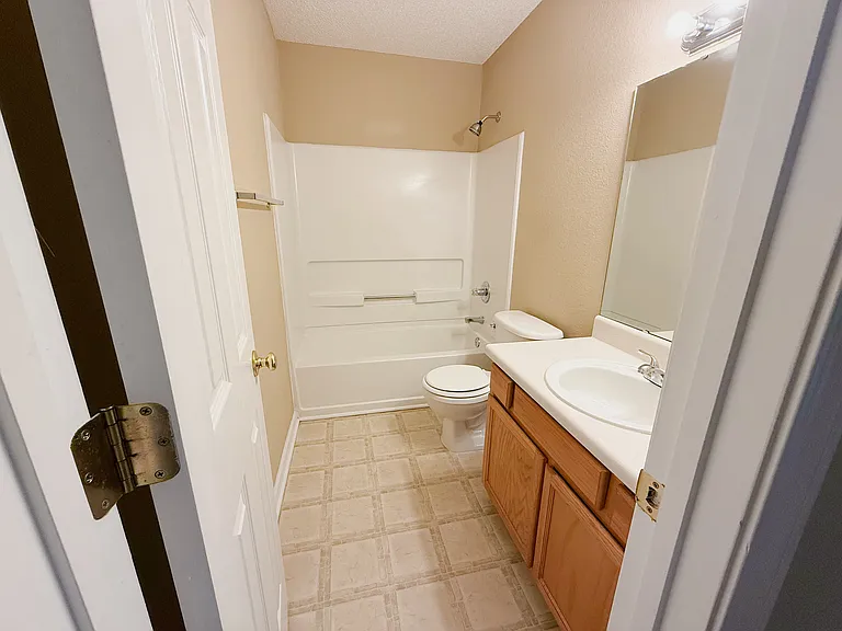 132 Greenvale Dr — Photo 10