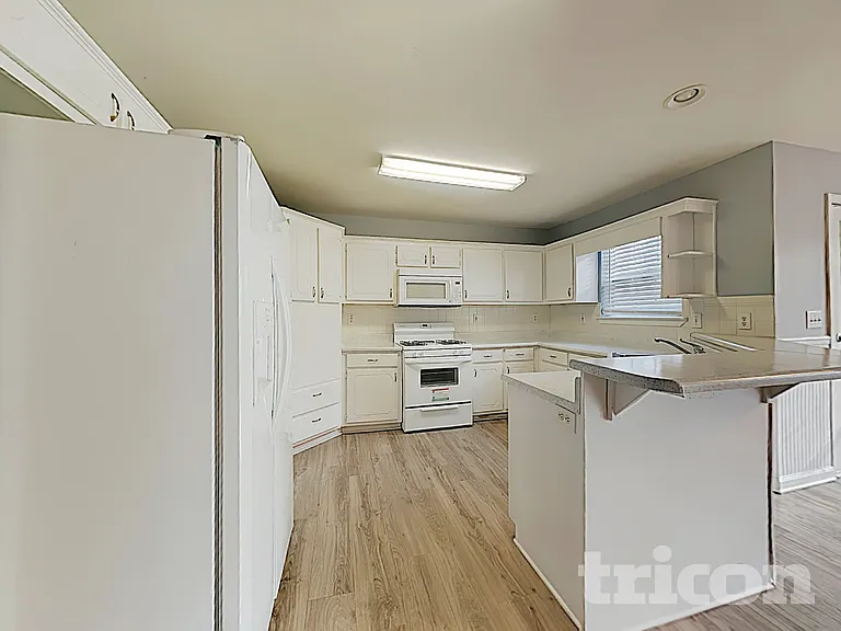 162 Robbens Dr — Photo 4