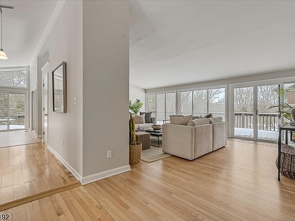 4th image of 49 Farmersville Rd