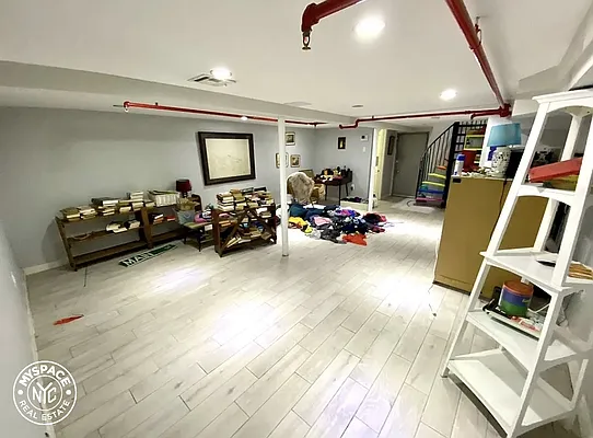 Rented by MySpaceNYC | media 7