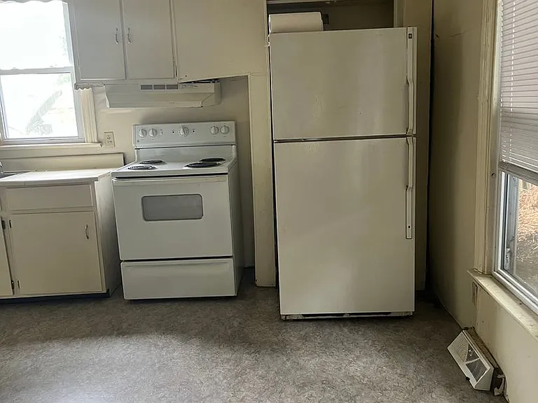 343 E Orange St — Photo 15