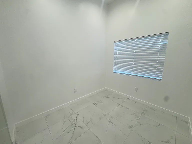 1020 E 79th St #1 — Photo 5