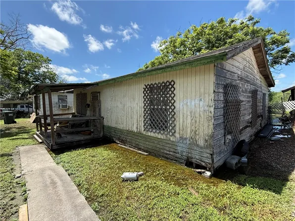 933 Ross Aly #1/2, Robstown, TX 78380