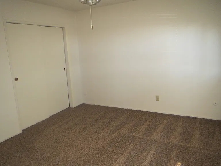3382 Claremont Ave — Photo 7