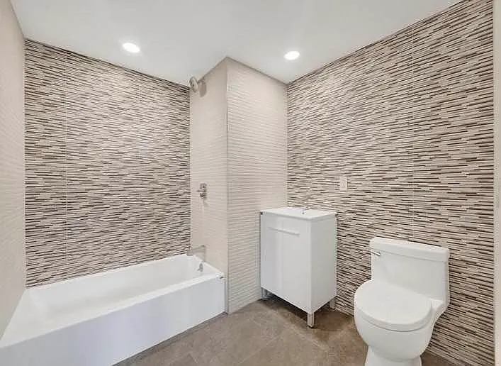 1533 East 19th Street — Photo 4