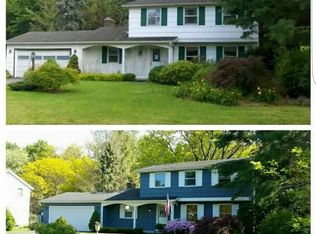 9 Tolewood Dr, Penfield, NY 14526