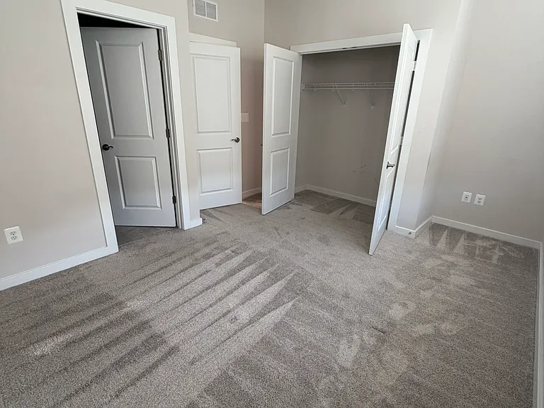 2560 Nicholson St — Photo 8