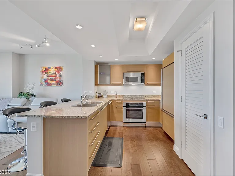 322 Karen Ave #2105 — Photo 14