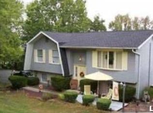 572 Overlook Cir, Walnutport, PA 18088