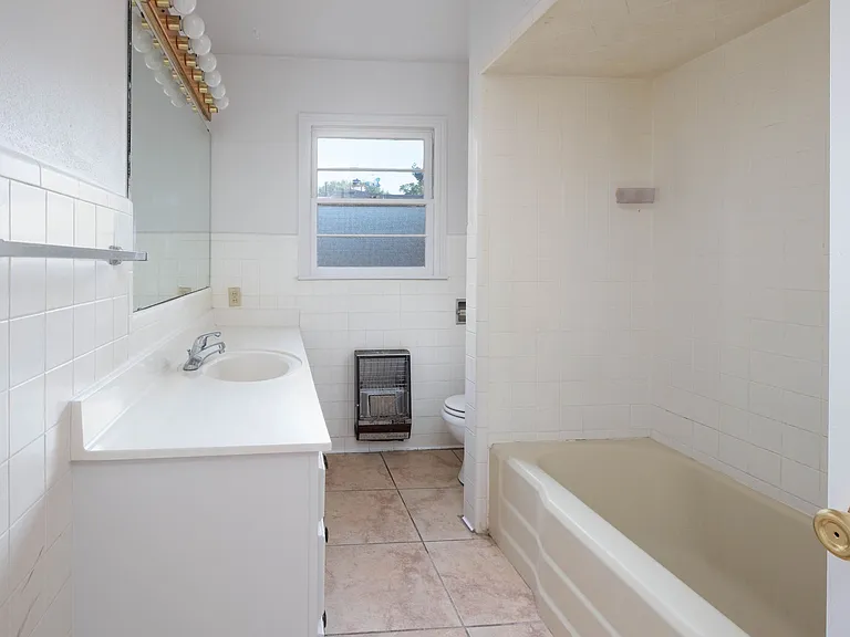 2050 Bowie St — Photo 19