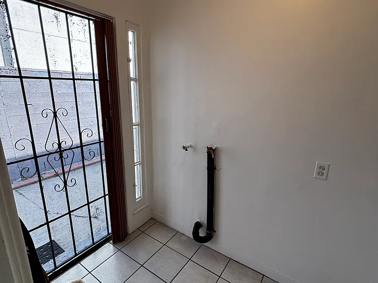 1850 S Curson Ave #1850 — Photo 11