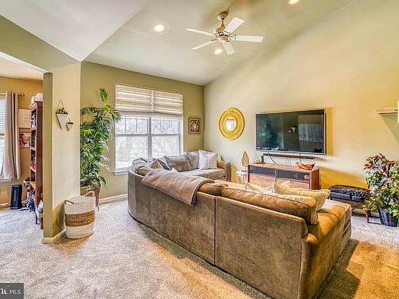 4th image of 504 Dresher Woods Dr