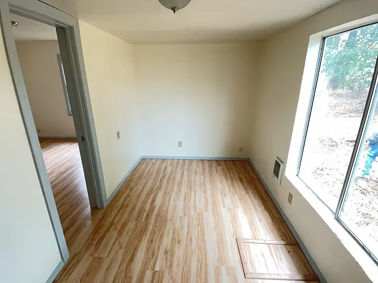 577 NW T St — Photo 15