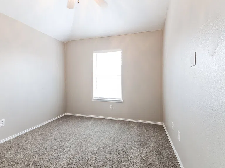 1107 Caroline Dr — Photo 13