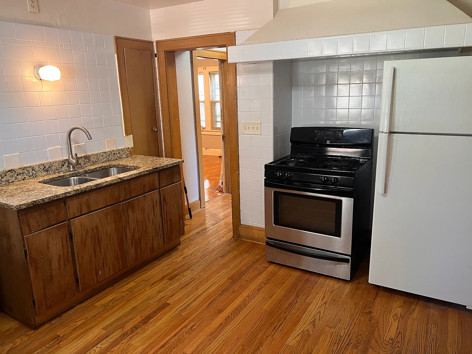 2 bed, 1100 sqft, $1,050 — Photo 4