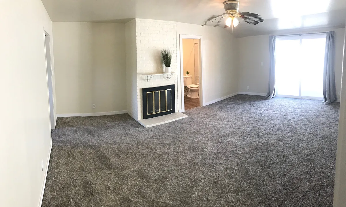 Panorama of living room - 3125 Somerset Rd
