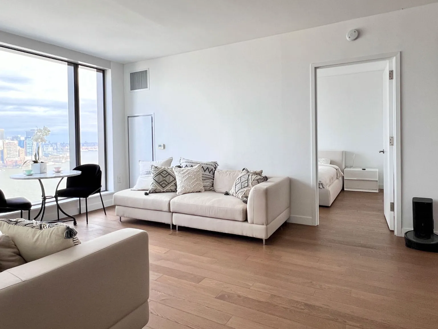 2 bed, 1285 sqft, $7,400 — Photo 3