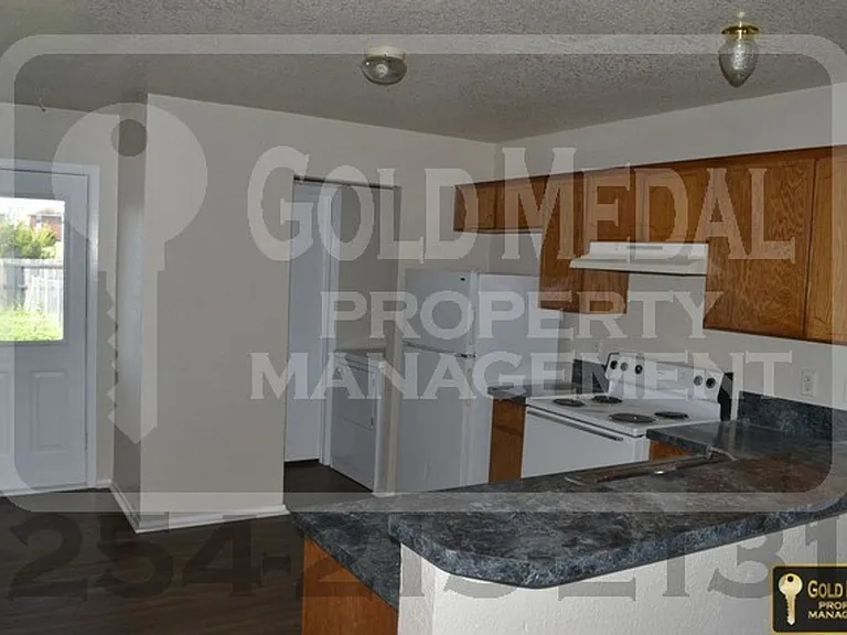 1106 Leslie Cir — Photo 5