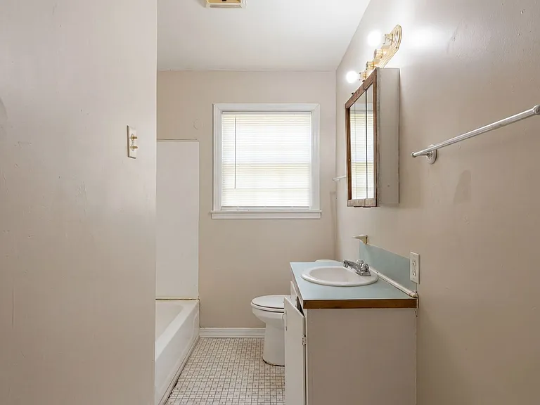 2811 Samford Ave — Photo 9