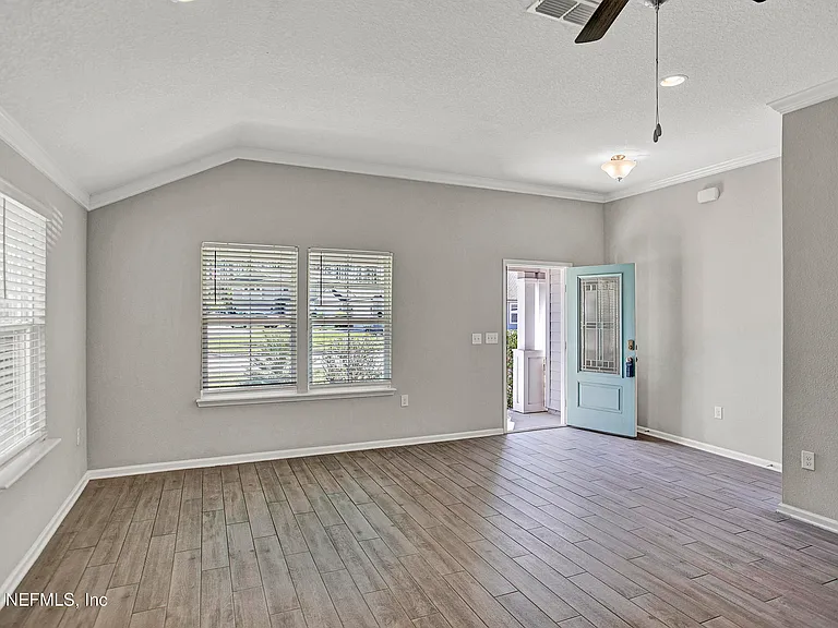 80 Balmoral Castle Dr — Photo 2