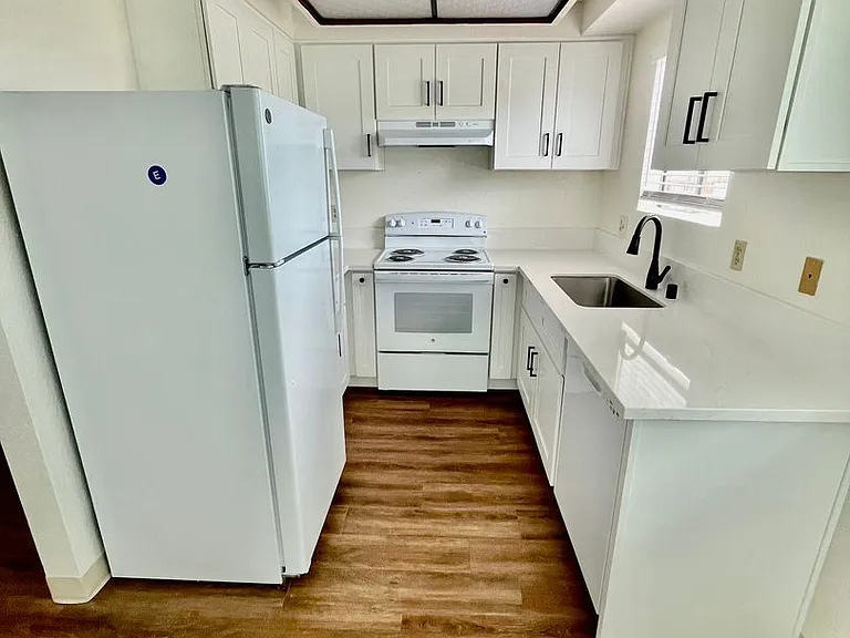 1505 Alvarado St — Photo 4