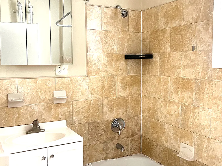40 Park Pl #D4 — Photo 5