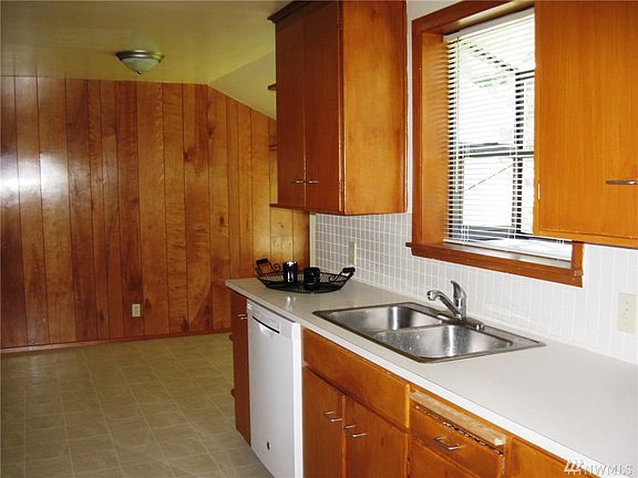 5th image of 15510 1st Ave NW