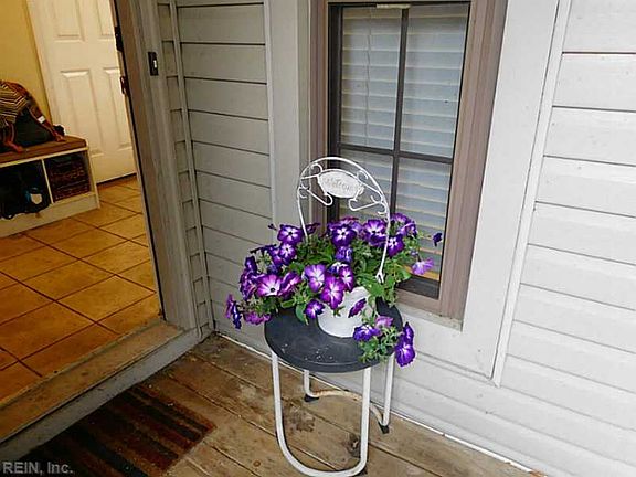 4th image of 742 Brookside Dr APT 203