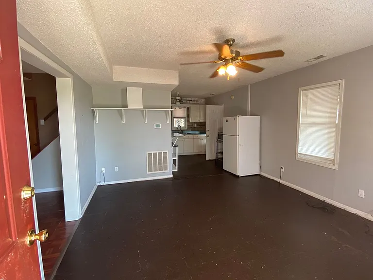 412 Harvey St — Photo 5