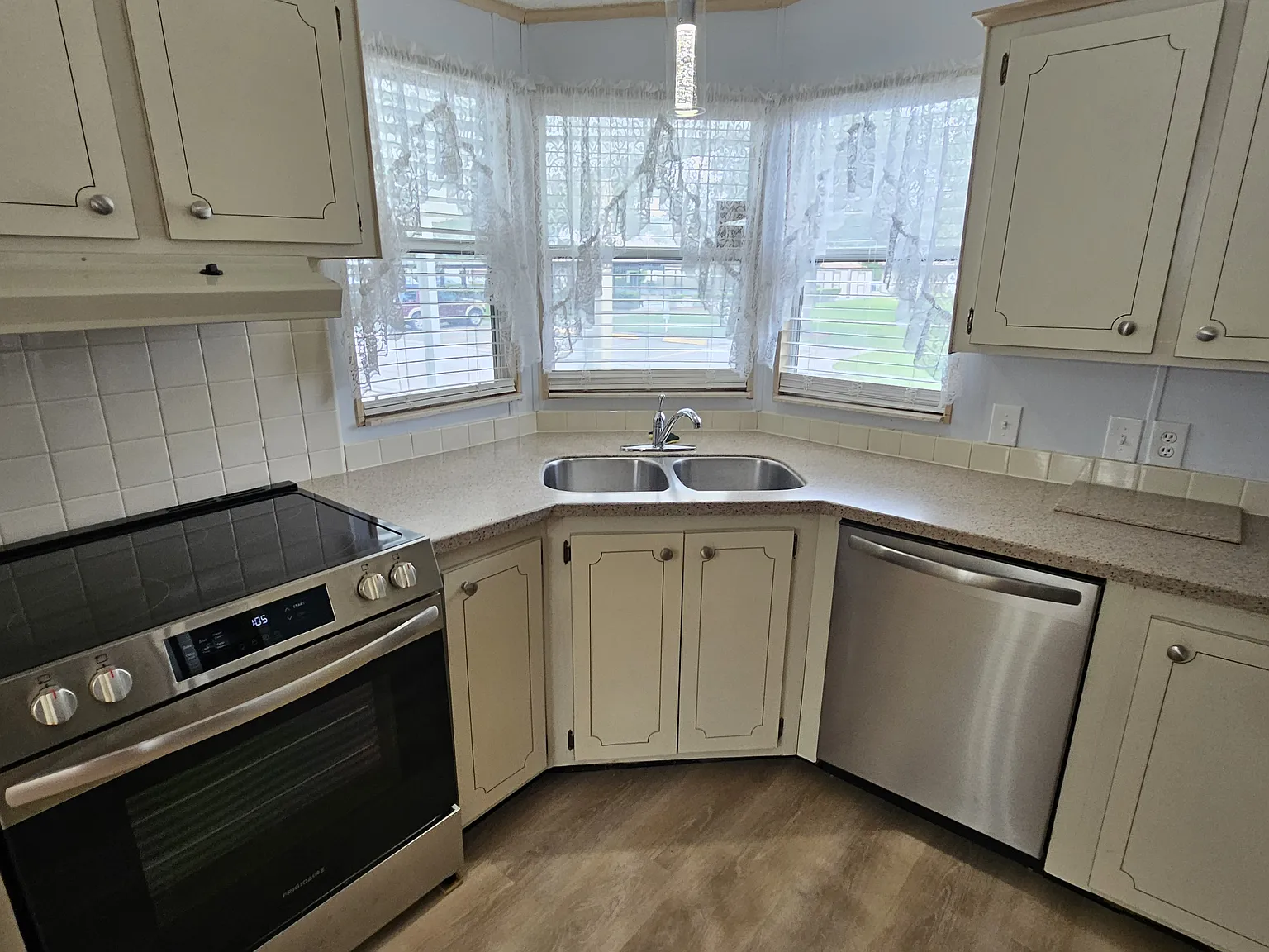 2 bed, 1208 sqft, $1,750 — Photo 2