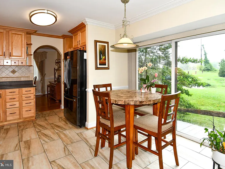 9401 Hickory View Pl — Photo 10