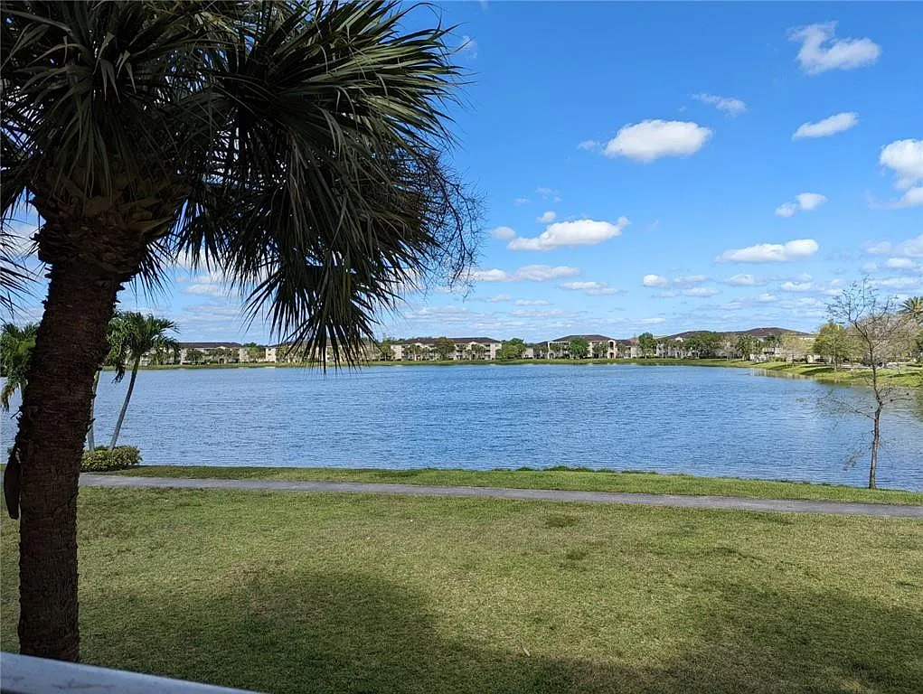 2 bed, 2.0 bath, 1246 sqft, $2,250 — Photo 2