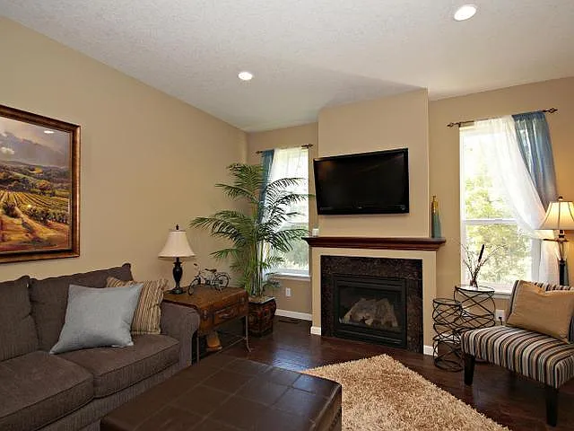 3 bed, 2407 sqft, $2,195 — Photo 4