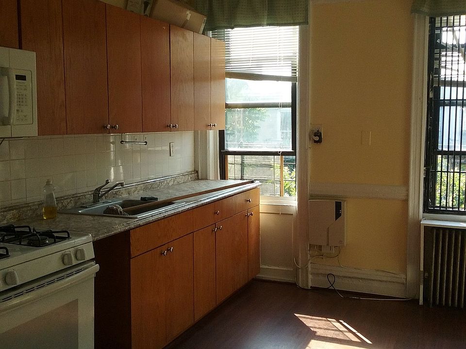 2nd image of 1661 Cornelia St APT 2L