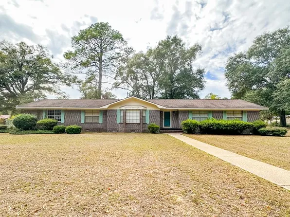 203 N Live Oak St, Geneva, AL 36340